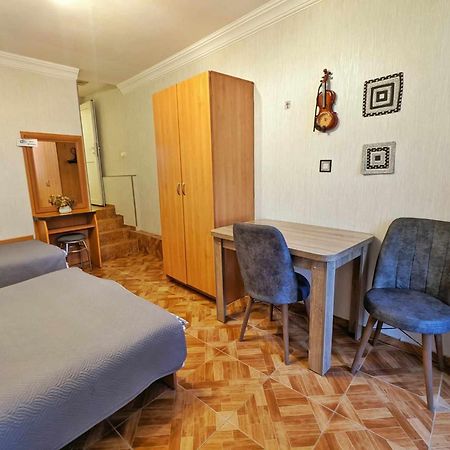 Paata'S Guesthouse Borjomi Eksteriør bilde